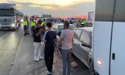 Kum fırtınası 7 aracı çarpıştırdı: 15 yaralı