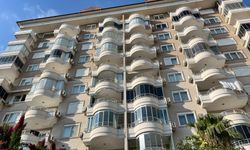Alanya'da 8 katlı binadan dumanlar yükseldi