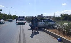 Antalya-Manavgat yolunda otomobil refüjde kaldı