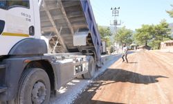 Antalya'da 3 mahallesinin yolu yenileniyor