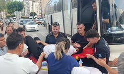 Antalya'da kazada yaralılar araçta kaldı