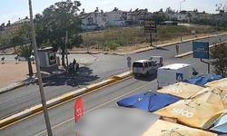 Antalya'da motosiklet kazası kamerada