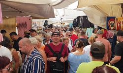 Antalya'da pazarı turistler doldurdu