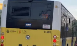 İstanbul'da İETT otobüsü ile otomobil çarpıştı: 3 yaralı