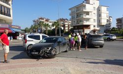 Manavgat kavşaktaki manevra sonrası zincirleme kaza