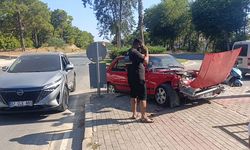 Manavgat'ta kavşakta feci çarpışma