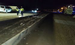 Manavgat’ta Otomobil Refüje Çarptı