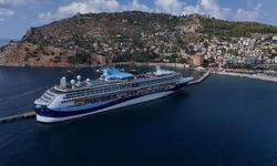 Alanya sezonu kapattı! İngilizler dev gemilerle geldi