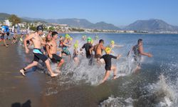 Alanya Triatlonu’nda aileler yarıştı
