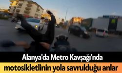 Alanya'da Metro Kavşağı’nda motosikletlinin yola savrulduğu anlar! İzle