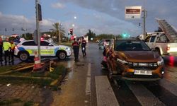Antalya'da kırmızı ışığı umursamadı! İki araca çarptı