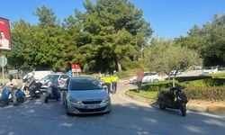 Antalya'da otomobille çarpışan motosikletli hastaneye kaldırıldı