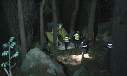 Antalya'da uçuruma yuvarlanan araçta ölü ve yaralılar var