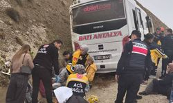 SON DAKİKA: Korkuteli-Fethiye yolunda feci kaza! 9 yaralı