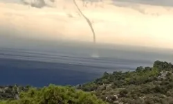 Antalya Kumluca'da hortum kayaya ulaştı