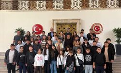 Mevlüt Çavuşoğlu, Alanya'dan gelen öğrencileri TBMM’de ağırladı