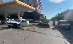 SON DAKİKA: Alanya Dinek'te otomobil petrol istasyonuna daldı