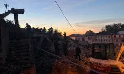 Son dakika l Zonguldak'ta bina çöktü: Enkazda arama çalışmaları devam ediyor
