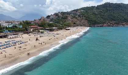 Alanya’da bayram yoğunluğu sahillere taştı