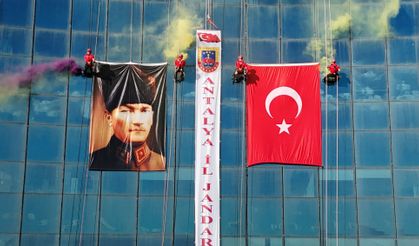 Antalya'da 64 metrede 19 Mayıs gösterisi