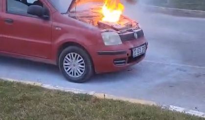 Antalya'da seyir halinde araç yandı