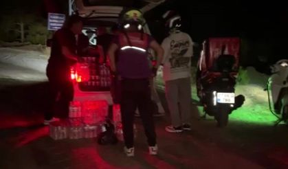 Alanya’da motokuryeler ekiplere malzeme yardımı için seferber oldu
