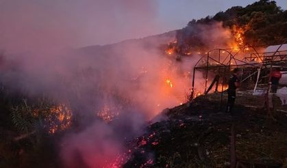 Kumluca'da iki ayrı noktada çıkan yangınlar büyümeden söndürüldü