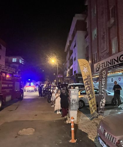 Antalya'da kentsel dönüşüm binasında yangın: Mahalleli sokağa döküldü