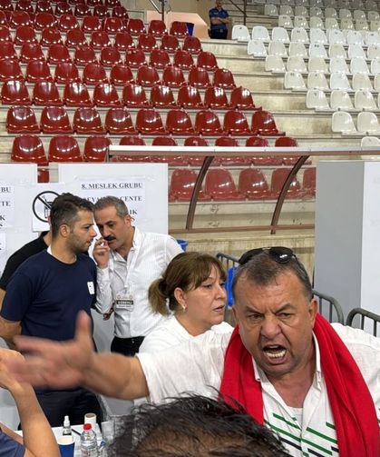 ALTSO seçimindeki gergin anlar VİDEODA! Seçim kurulunun üstüne yürüdüler