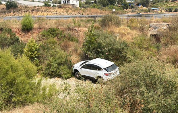 Gazipaşa'da otomobil dereye uçtu: İşte o anlar