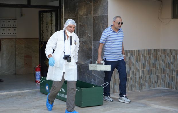 Antalya'da anne-kız evde ölü bulundu: Soruşturma başlatıldı