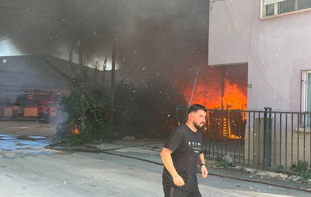 Antalya’da Ev ve Depoda Yangın