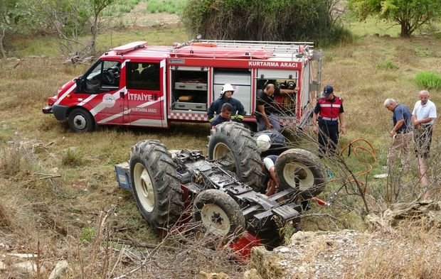 Antalya'da traktörün altında kaldı: Feci şekilde can verdi