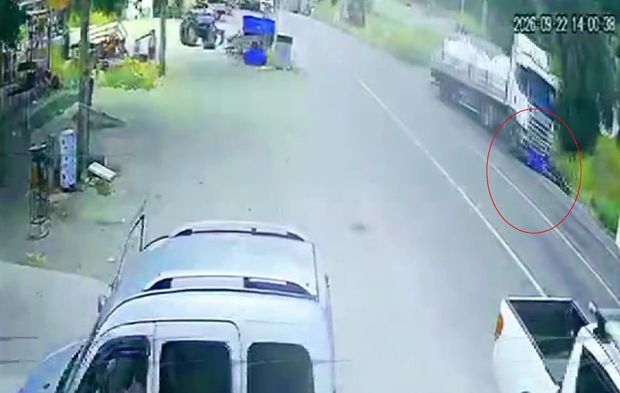 Yeni aldığı motosikletiyle kamyonun önünde sürüklenerek hayatını kaybetti