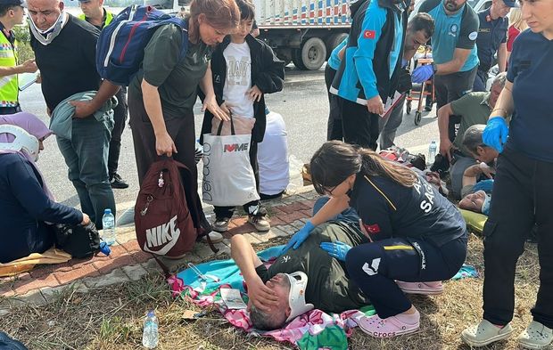 Antalya-Isparta karayolundaki yolcu otobüsünün KAZA GÖRÜNTÜLERİNİ İZLE
