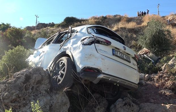 Kontrolden çıkan araç 30 metreden yuvarlandı: 1 yaralı