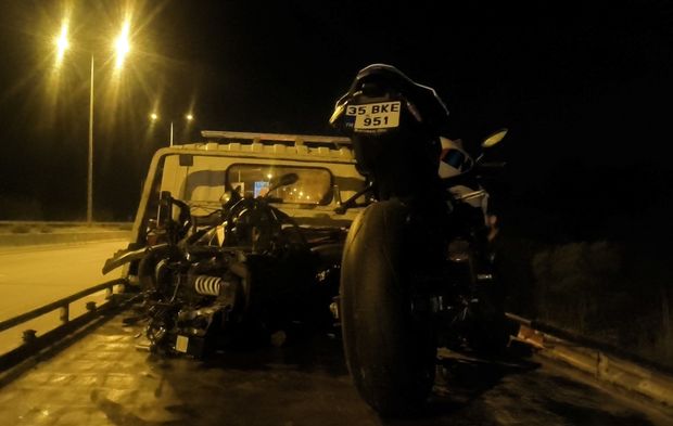 Antalya'da seyir halindeki 2 motosiklet çarpıştı, sürücüler yaralandı