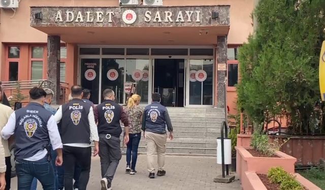 "Borsada yüksek kazanç" vadiyle 1 milyon dolar dolandırdılar