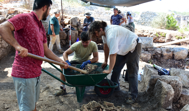 Antalya'da yaşamın izleri gün yüzüne çıkıyor