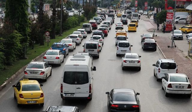 Antalya'da araç sayısı patladı:  Her iki kişiye bir araç düşüyor