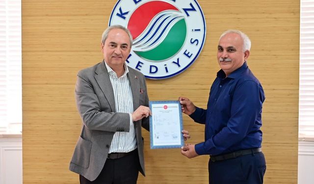 Sanayi esnafına tapularını verdi