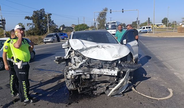 Manavgat-Alanya yolunda arızalı ışıklar kazaya neden oldu! 5’i çocuk, 9 yaralı