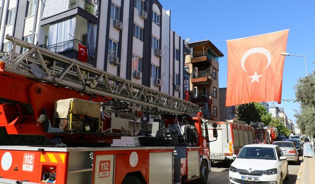 Antalya'da balkon yangınına ilk müdahale komşulardan