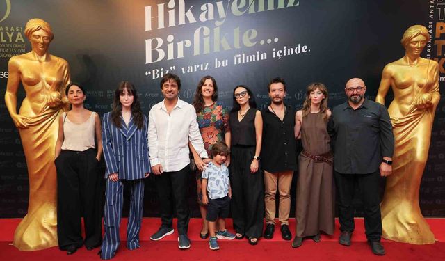 ’Savrulan Zaman’ filminin prömiyeri Antalya’da yapıldı