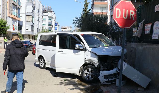 Antalya’da mahalleli isyan etti: "Dur tabelasını takan yok"