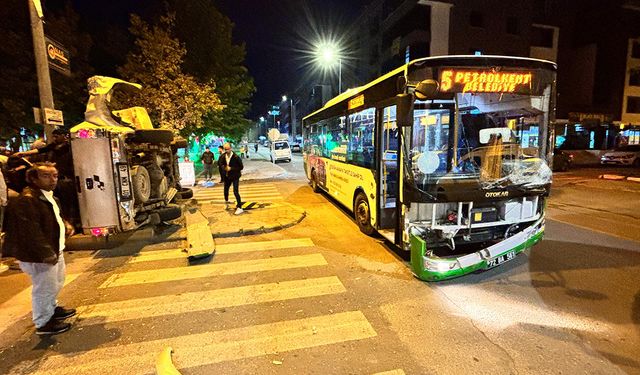 Belediye otobüsü ile pikap çarpıştı: 6 yaralı