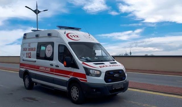 Bu kadar da olmaz! Antalya’da yeni doğmuş bebeği taşıyan ambulansa yol vermedi