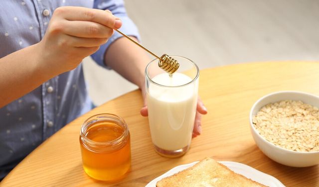 Ballı sütü faydalı diye içiyoruz ama bunu duyan evine sokmayacak