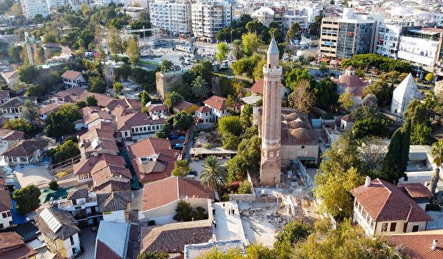 Antalya'nın simgelerinden biri... Hücre ve mezarlar ortaya çıktı