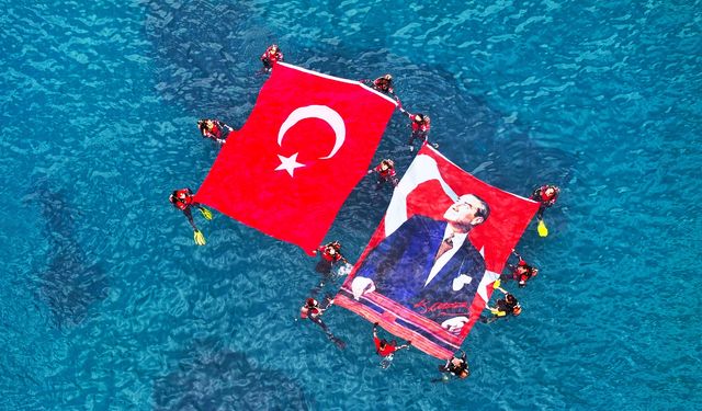 10 Kasım'a özel Atatürk Dalışı ile Alanya'da denizin dibi temizlendi